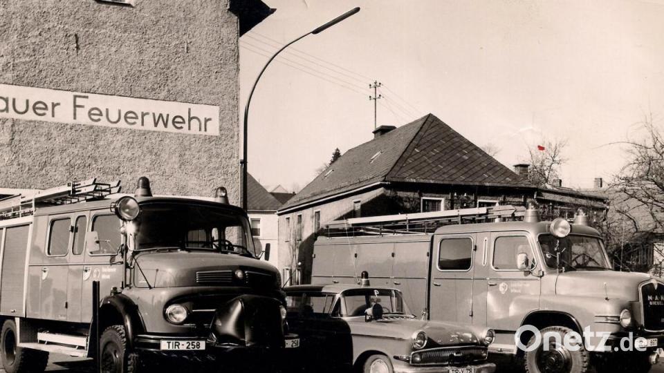 Ein Bild aus den späten 1960er Jahren beweist, dass man an der Alten Schulstraße einst auch zum Feuerwehr-Einsatz ausrückte. Bild: Archiv Werner Robl