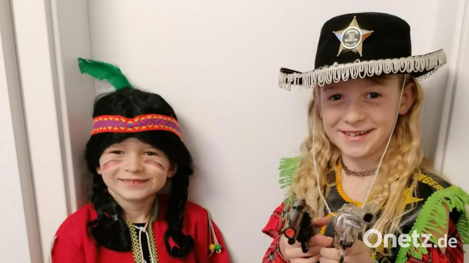 Cowboy und Indianer: Lena und Elia aus Weiden. Bild: Susanne Tschirky