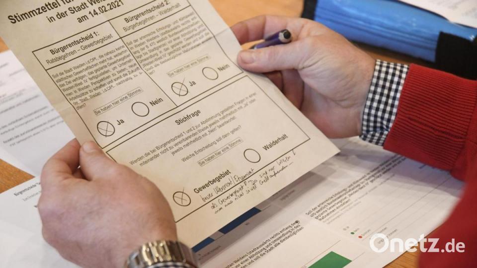 "Besser Ullersricht/Etzenricht als Gewerbegebiet! Da sind nur Wiesen! Man muss nicht so viel Geld aufwenden!" - dieser handschriftliche Alternativvorschlag macht diesen Stimmzettel ungültig. Bild: Gabi Schönberger