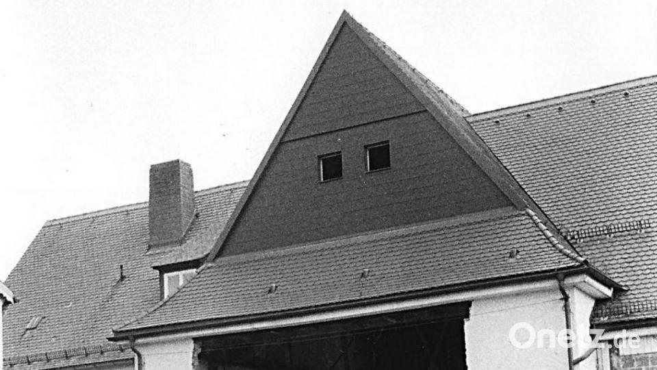 Die Bausubstanz war wesentlich schlechter als angenommen. Die von Architekt Christian Drehobel errechneten Kosten von 1,86 Millionen D-Mark reichten nicht aus. Sie stiegen auf 2,5 Millionen D-Mark. Doch die Regierung hatte ein Einsehen. Archivbild: ld