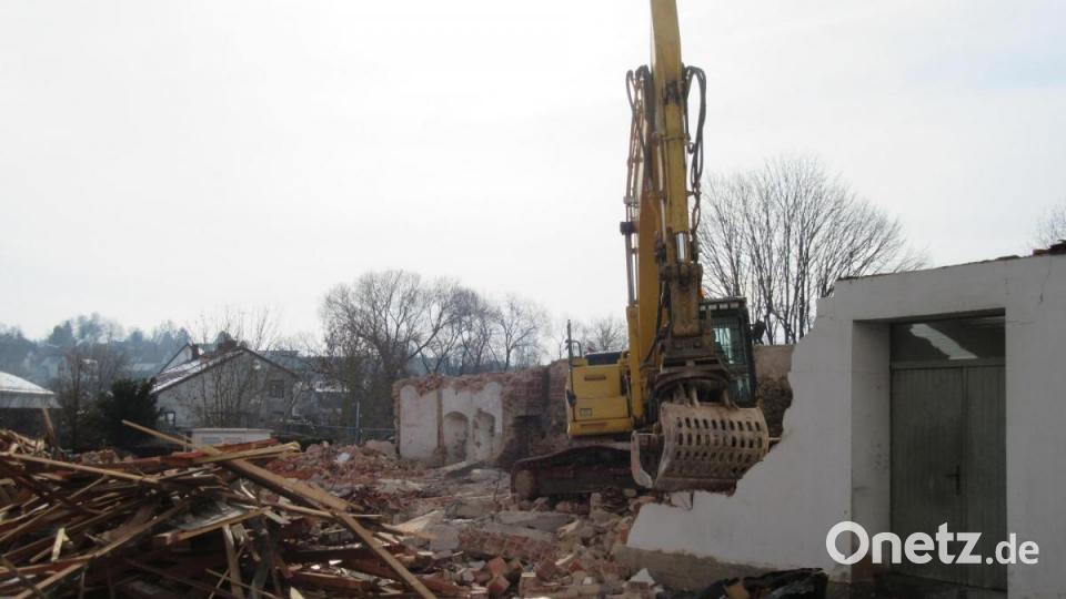 Mit einem Spezialgerät am Ende des Greifarms arbeitete sich die Maschine Stück für Stück in das Gebäude hinein. Bild: pz