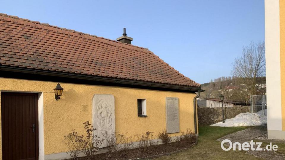 Das alte Leichenhaus neben der Pfarrkirche. Bild: soj