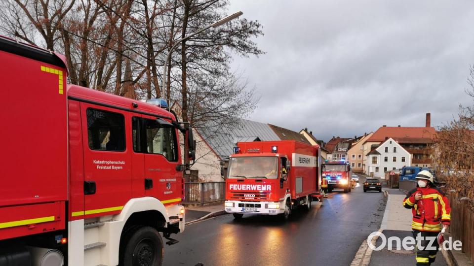 Insgesamt wurden dreißig Säcke Bindemittel benötigt und die ausgetretene Betriebsflüssigkeit zu binden. Bild: mde