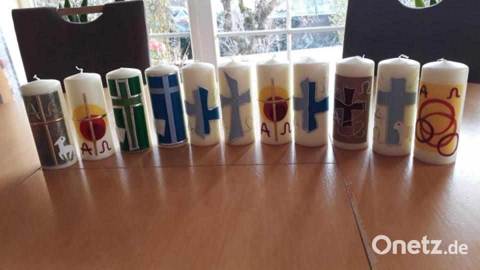 Viele Osterkerzen warten auf das Verpacken Bild: Popp, Holger