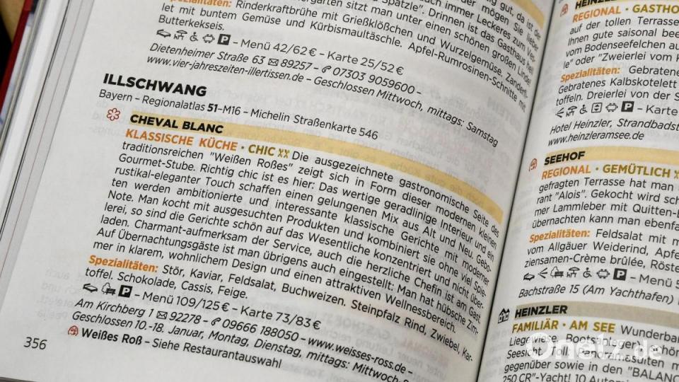Fast ein bisschen unscheinbar. So sieht er aus, der Sterne-Eintrag für das Cheval Blanc im berühmten Guide Michelin. Bild: Petra Hartl