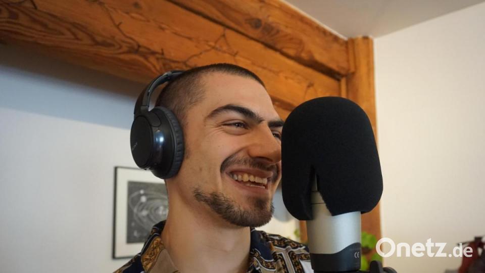 Den Podcast produziert er in seiner Wohnung. Bild: jut