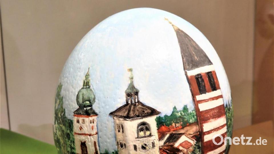 Das wohl schönste Ei von Karla Krassnitzer aus Tirscheneruth ist das Straußenei mit den drei Türmen der Stadt Tirschenreuth. Bild: ubb