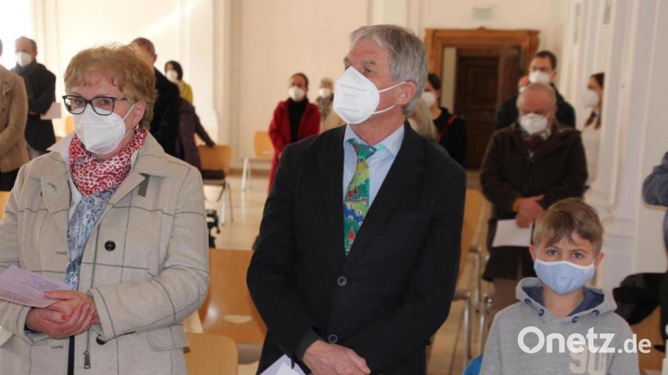 Die Eltern der neuen Pfarrerin, Erna und Erwin Schö,n und ihr Sohn Ilija. Bild: kro