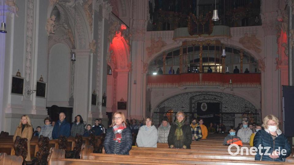 Gut besucht war em Samstagabend zur besten Fernsehsendezeit der Kino-Gottesdienst in der Basilika. Bild: jr