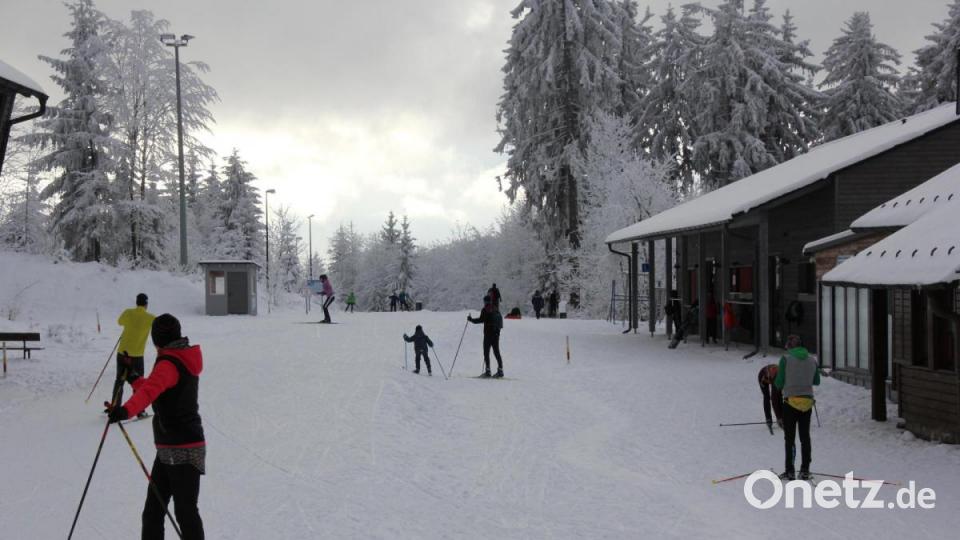 Einiges los war am frühen Sonntagnachmittag im Skilanglaufzentrum Silberhütte, obwohl die Loipen gar nicht präpariert waren. Bild: kro