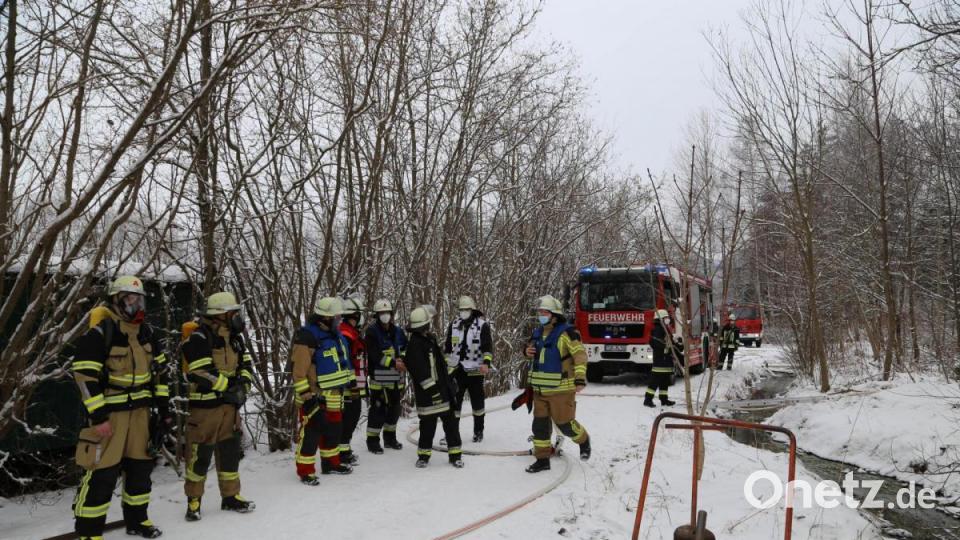 Insgesamt rückten acht Feuerwehren an. Bild: Roland Wellenhoefer