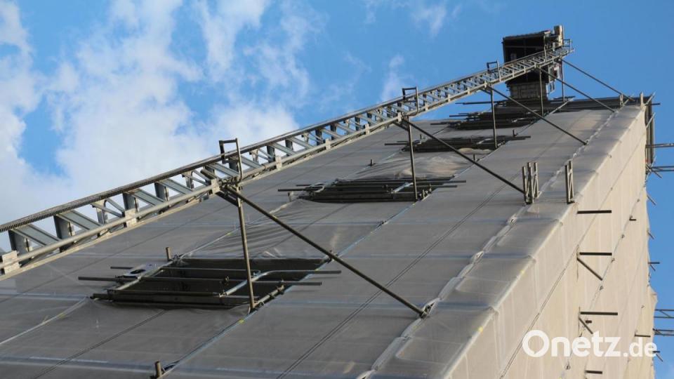 Über zwanzig Stockwerke hoch wurde das Gerüst aufgebaut. Nur elf Ebenen davon befinden sich auf der Höhe des Mauerwerks. Bild: rpp