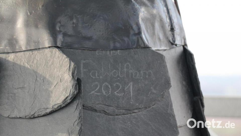 Die Firma Wolfram hat sich im Schlussschiefer verewigt. 
Das ist eine schöne Sitte und ein guter Hinweis für die nachfolgenden Generationen. Bild: rpp