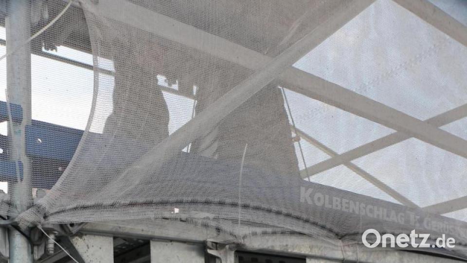 Hier geht die Kirchturmspitze in den Kreuzesfuß über. Bild: rpp
