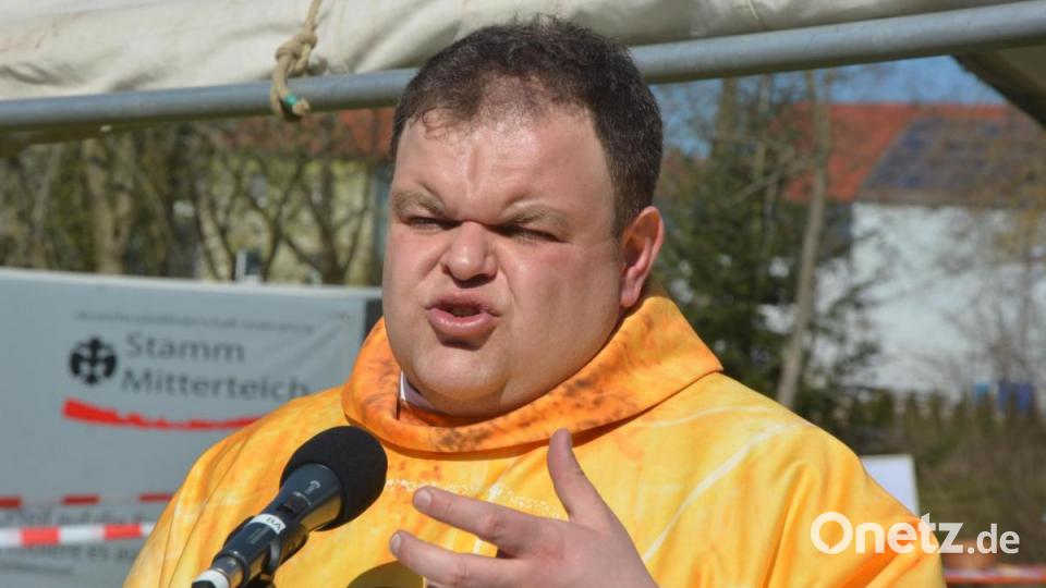 Kaplan Daniel Schmid betonte in seiner Predigt, dass ein Gottesdienst bei Einhaltung der Hygieneregeln nicht gefährlich sei. Bild: jr