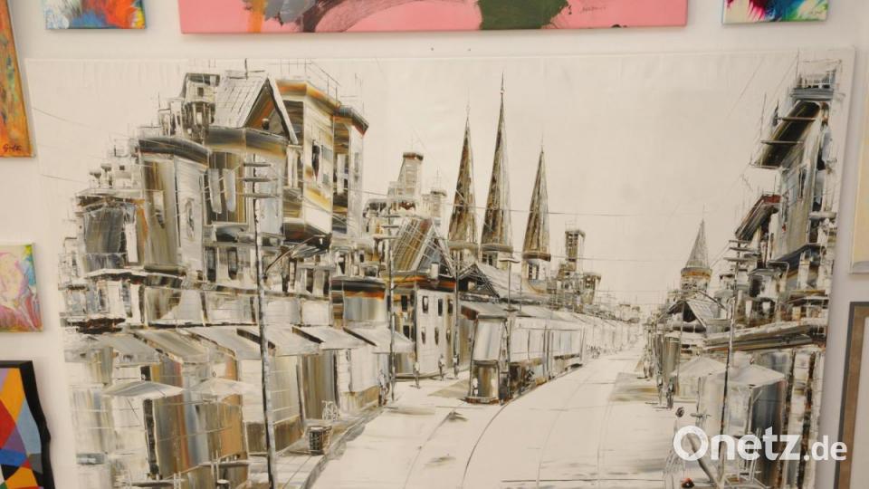 Blick in die Gemäldeausstellung am Roßmarkt 3-5 in Amberg mit verschiedenen Künstlern. Bild: ige