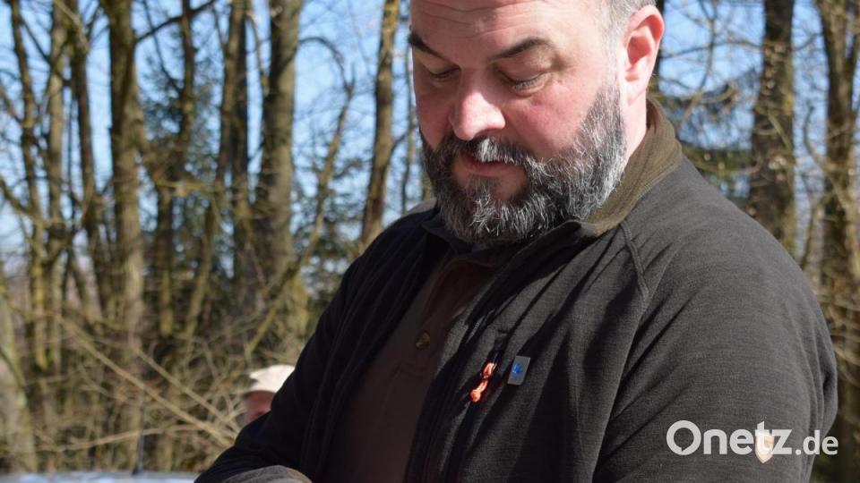 Bei einem Rundgang durch das Englmannsholz sprachen sich die Vertreter des Landesbund für Vogelschutz klar gegen die Pläne der Ziegler-Group aus, dort eine „Giga-Factory“ zu errichten. Bild: szl