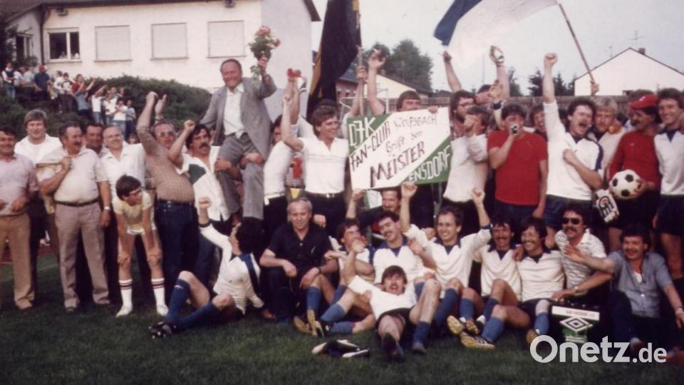 Unbeschreiblicher Jubel herrschte 1983 nach dem gewonnenen Elfmeterschießen im Entscheidungsspiel in Fronberg Archivbild: tra