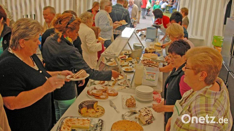 Ein Bürgerfest ohne den Obst- und Gartenbauverein ist kaum vorstellbar. Seit vielen Jahren schon kümmern sich die Frauen des Vereins um die Kuchentheke und verwöhnen die Besucher mit Kaffee und selbstgebackenen Kuchen und Torten. Archivbild: ow