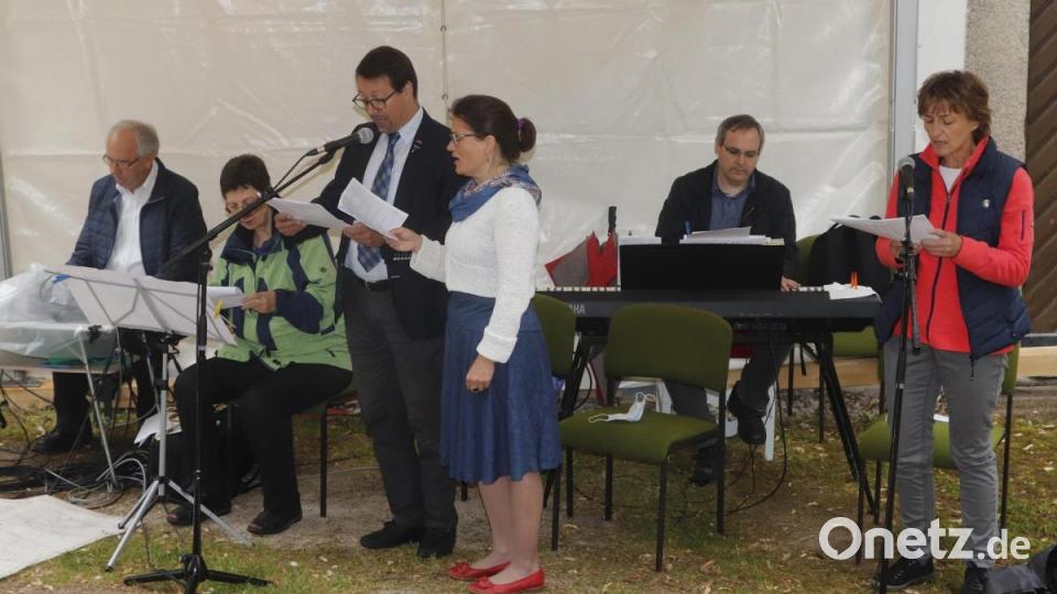 Für den würdigen musikalischen Rahmen der Messe sorgte die Kantoren-Schola der Gemeinde. Bild: mfh
