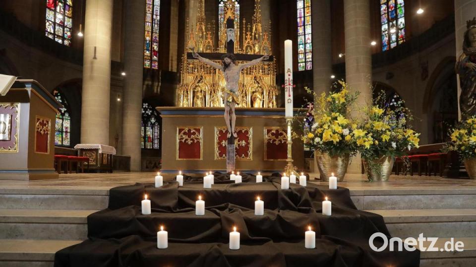 Gedenken an die Opfer der Corona-Pandemie in der Basilika St. Martin mit anschließendem stillen Gedenken im großen Rathaussaal. Bild: Wolfgang Steinbacher