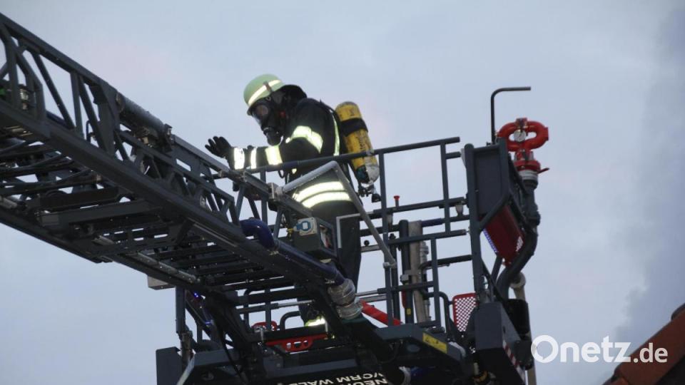 In einem Einfamilienhaus in Eigelsberg brach in der Nacht auf Samstag ein Feuer aus. Eine Person kam bei dem Brand ums Leben. Bild: frd