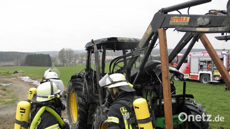 Die vier Feuerwehren erstickten die Flammen durch den Einsatz von Löschsschaum. Bild: dob