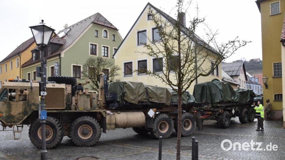 Sorry für diesen Manöver-Fauxpas! War das verflixte Navi schuld? Da ging freilich nichts mehr! Der Anhänger musste abgekoppelt werden, um durch die engen Straßen im Markt zu kommen. Bild: bö