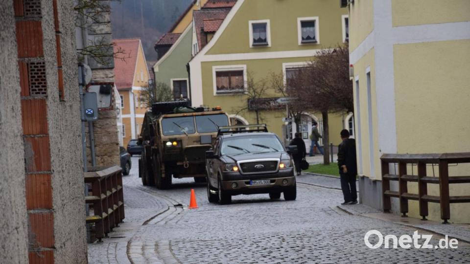Warten auf die Militärpolizei, aber das hat gedauert. Bild: bö