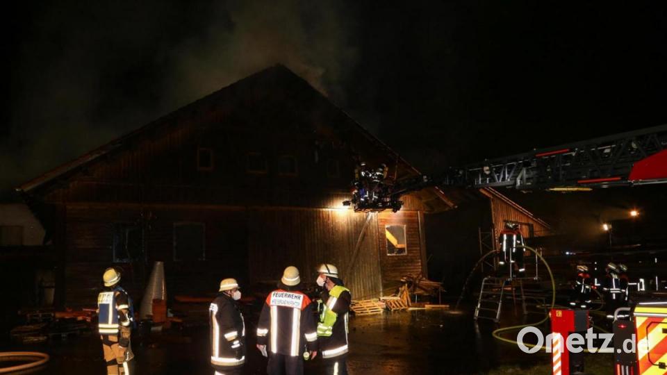 Vollbrand einer Zimmerei in Bad Neualbenreuth. Bild: rw