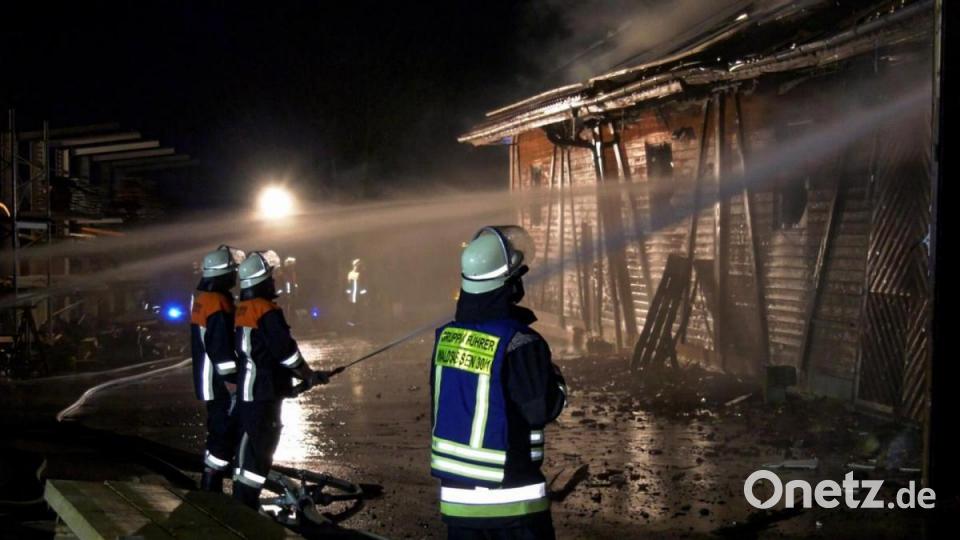 Vollbrand einer Zimmerei in Bad Neualbenreuth. Bild: rw
