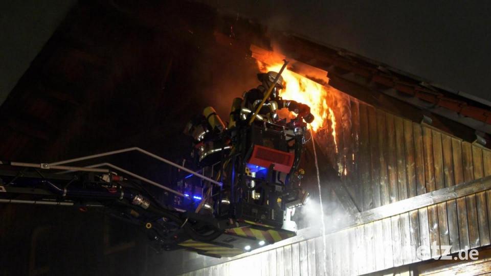 Vollbrand einer Zimmerei in Bad Neualbenreuth. Bild: rw