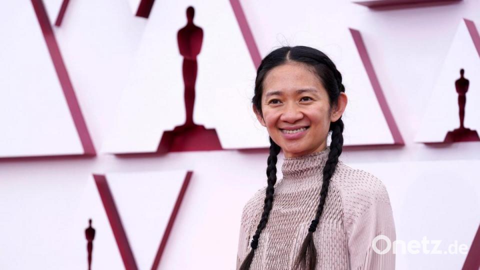 Regisseurin Chloé Zhao gewinnt den Oscar für die beste Regie. Bild: Chris Pizzello/dpa