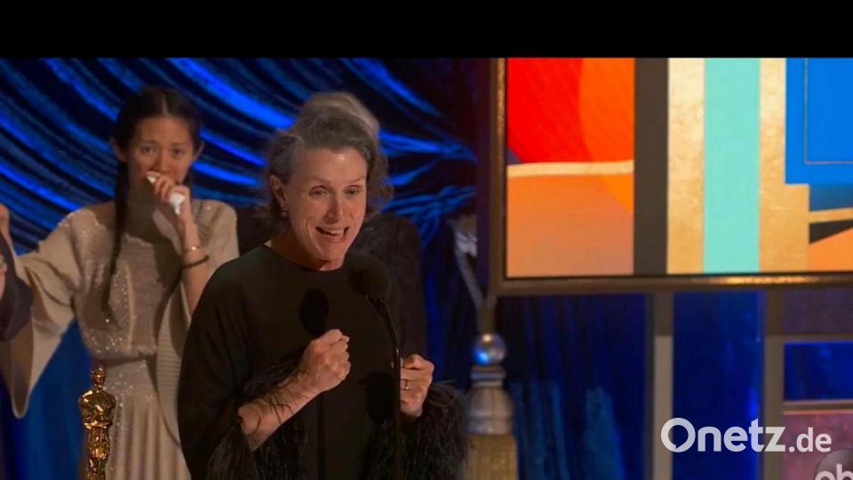 In diesem von ABC zur Verfügung gestellten Videostandbild nimmt Schauspielerin Frances McDormand den Oscar für den besten Film für „Nomadland“ entgegen. Foto: Uncredited/ABC/AP/dpa Bild: Uncredited