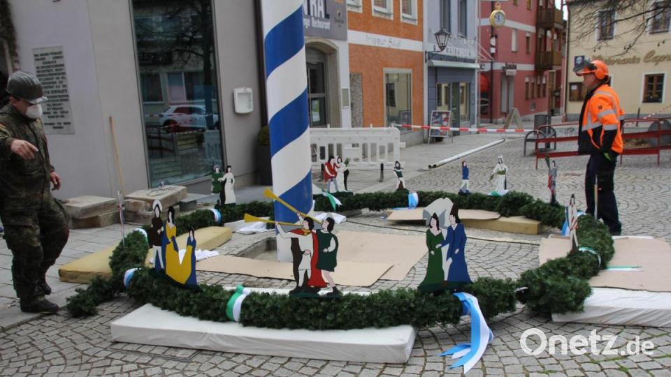 Die Kränze mit den Figuren wurden neu angebracht. Bild: frd