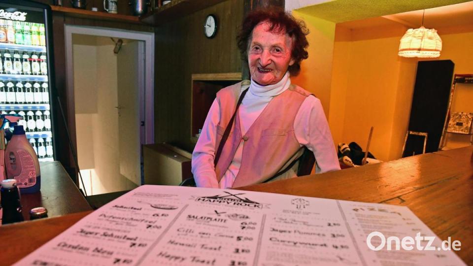 Hedwig Müller ist und bleibt die Chefin des Happy Rock - mit 94 Jahren. Bild: Petra Hartl