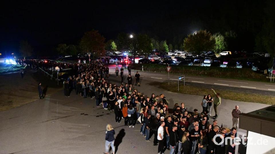 Die Schlange vor dem Happy Rock bei der Wiedereröffnung 2018. Archivbild: Petra Hartl