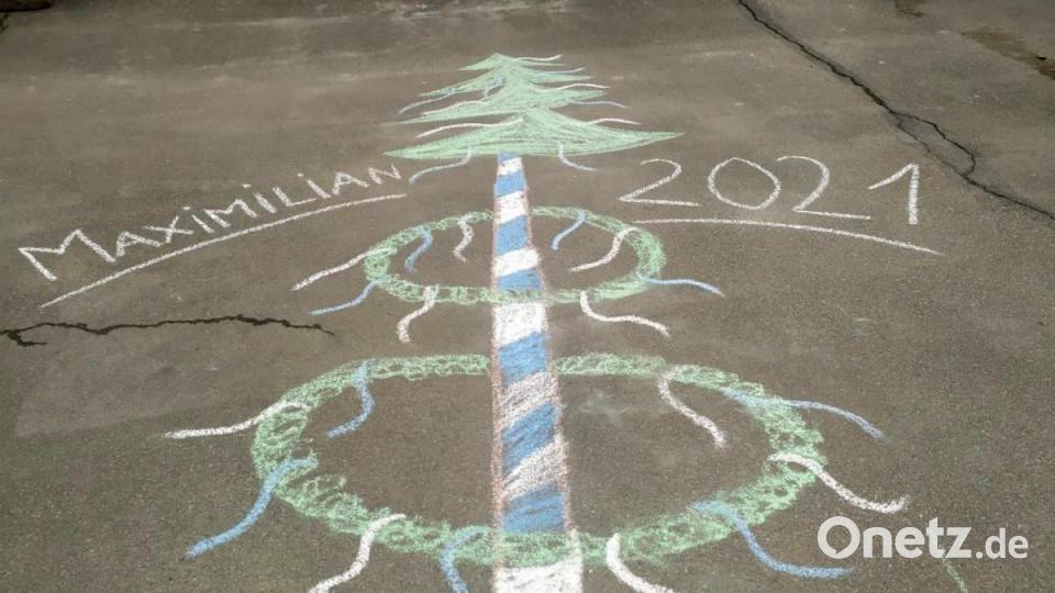 Krummennaaber Maibaum Malaktion Bild: nza