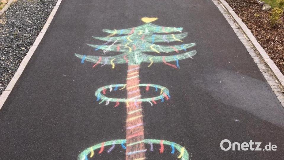 Krummennaaber Maibaum Malaktion Bild: nza