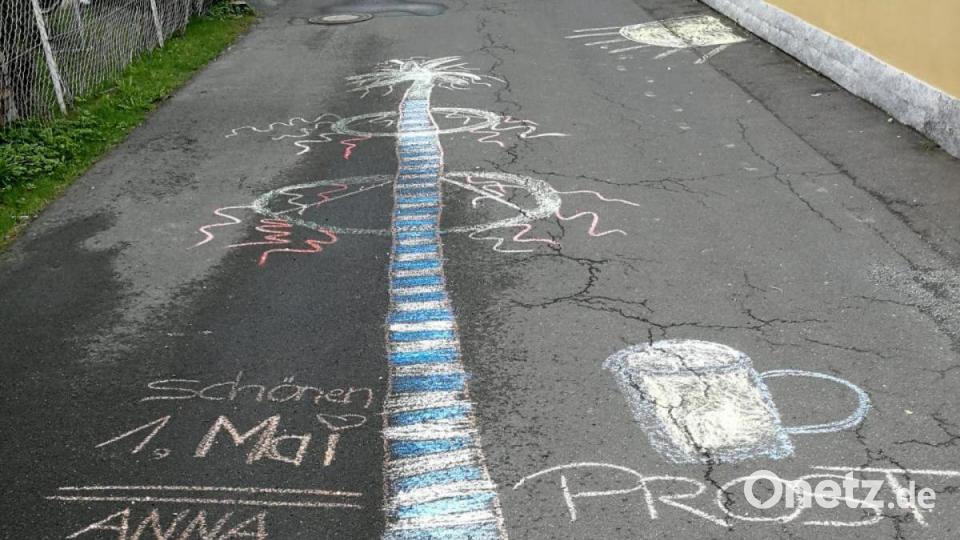 Krummennaaber Maibaum Malaktion Bild: nza