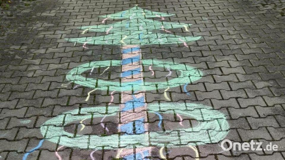 Krummennaaber Maibaum Malaktion Bild: nza