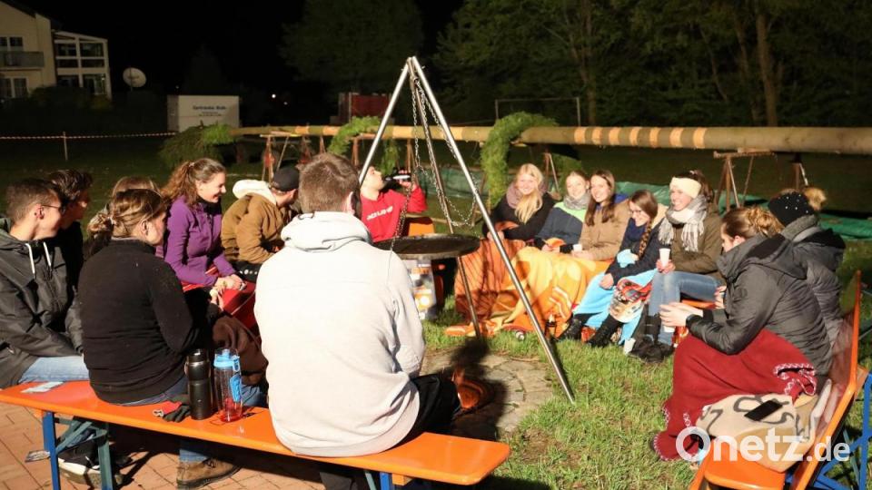 Der Maibaum wird für gewöhnlich nach altem Brauch bewacht. Archivbild: akp