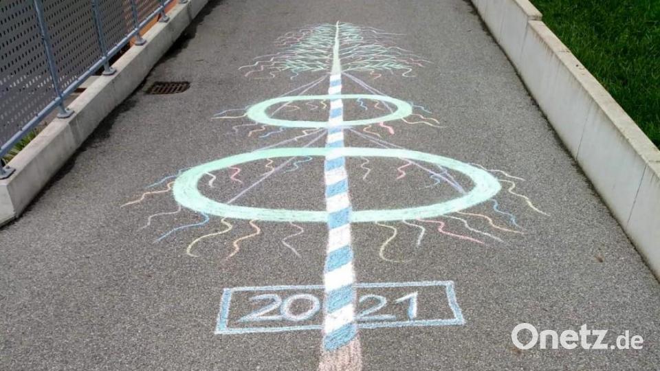 Krummennaaber Maibaum Malaktion Bild: nza