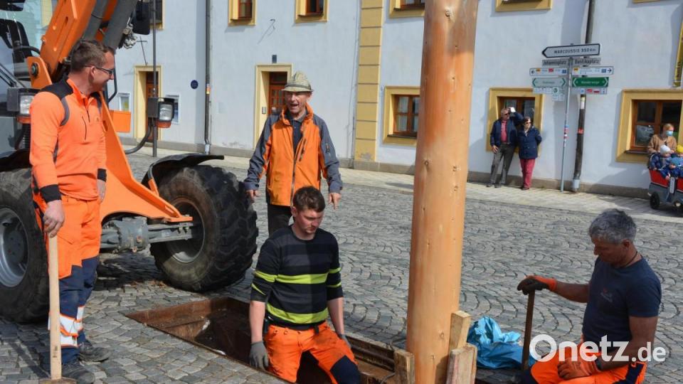 Jetzt passt es, Karlheinz Hoyer (Zweiter von links) freut sich. Bild: jr
