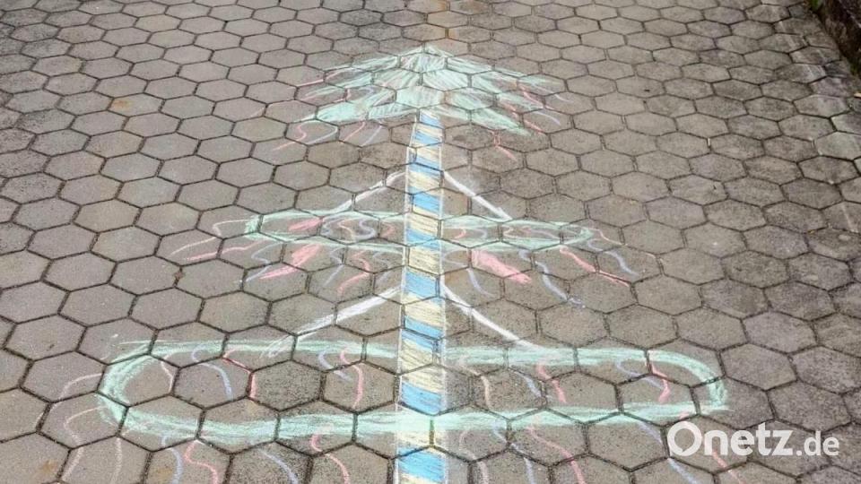 Krummennaaber Maibaum Malaktion Bild: nza