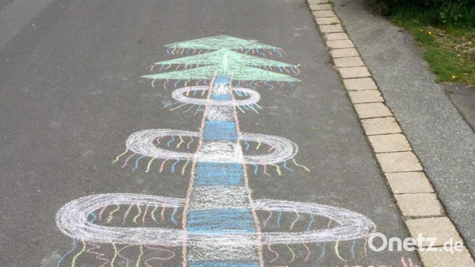 Krummennaaber Maibaum Malaktion Bild: nza