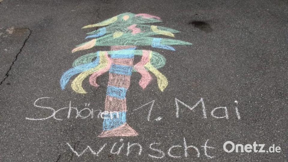 Krummennaaber Maibaum Malaktion Bild: nza