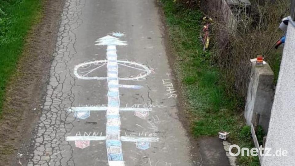 Krummennaaber Maibaum Malaktion Bild: nza