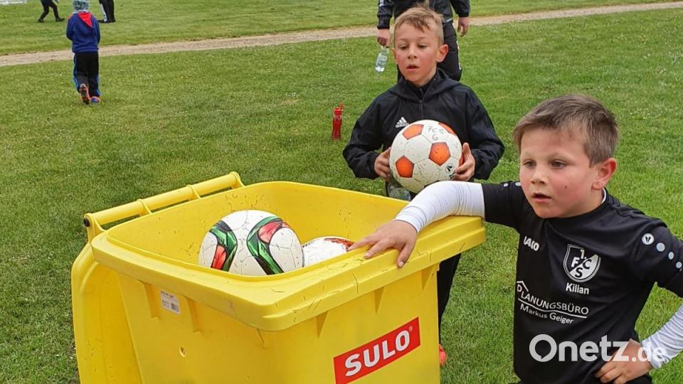Erstes Training geschafft - ab in die Tonne mit den Bällen. Bild: mr