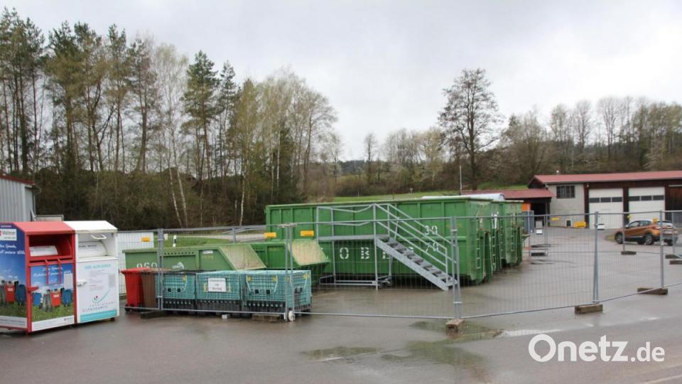 Um den Recyclinghof in Fuchsberg wird eine bereits bestellte Einzäunung errichtet und für das dort arbeitende Personal ist ein Container als Unterstand bestellt worden. Bild: frd